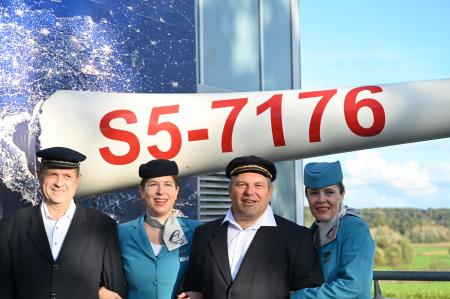 Posadka letala pred vhodom